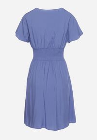 Born2be - Niebieska Sukienka z Wiskozy Saede. Okazja: na co dzień. Kolor: niebieski. Materiał: wiskoza. Wzór: gładki. Sezon: lato. Typ sukienki: kopertowe. Styl: casual. Długość: mini #2