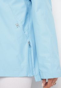 Born2be - Jasnoniebieska Kurtka w Stylu Wiatrówki z Odpinanym Kapturem Ndivisa. Okazja: na co dzień. Kolor: niebieski. Materiał: jeans. Styl: casual, klasyczny #2