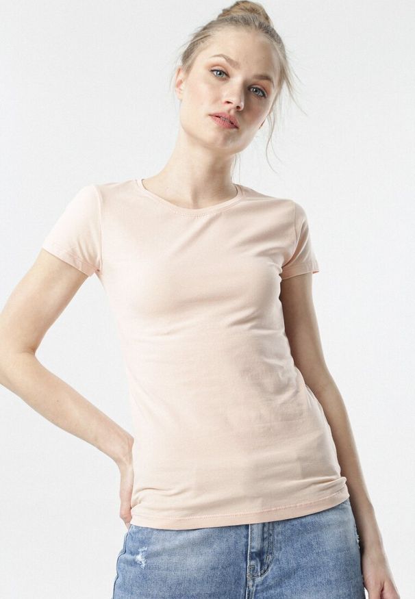 Born2be - Jasnoróżowy T-shirt Echolaira. Kolor: różowy. Długość: krótkie. Styl: sportowy