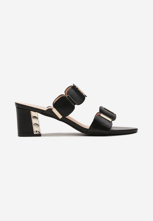 Born2be - Czarne Klasyczne Klapki na Obcasie z Ozdobnymi Paskami i Metalowymi Elementami Natssu. Okazja: na co dzień. Nosek buta: otwarty. Kolor: czarny. Materiał: jeans. Obcas: na obcasie. Styl: klasyczny. Wysokość obcasa: średni