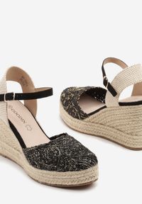Renee - Czarne Sandały Boho na Plecionym Koturnie z Wkładką ze Skóry Naturalnej Maniffia. Okazja: na co dzień, na spacer. Zapięcie: pasek. Kolor: czarny. Materiał: skóra. Wzór: aplikacja. Sezon: lato. Obcas: na koturnie. Styl: boho #5