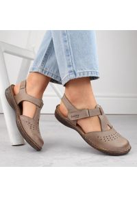 Skórzane sandały damskie komfortowe pełne beżowe Helios 128.02. Kolor: beżowy. Materiał: skóra #1
