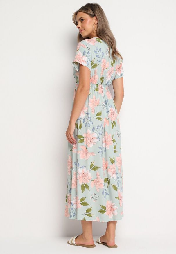 Born2be - Jasnozielona Kwiatowa Rozkloszowana Sukienka z Bawełną Naviriels. Okazja: na spacer, na co dzień, na imprezę. Typ kołnierza: dekolt w serek. Kolor: zielony. Materiał: bawełna. Długość rękawa: krótki rękaw. Wzór: kwiaty. Sezon: wiosna, lato. Styl: casual