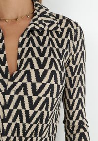 Born2be - Beżowo-Czarna Sukienka w Tygrysie Paski Chalmo. Okazja: na co dzień. Typ kołnierza: dekolt w serek. Kolor: beżowy. Długość rękawa: długi rękaw. Wzór: paski. Typ sukienki: proste. Styl: casual, klasyczny #5