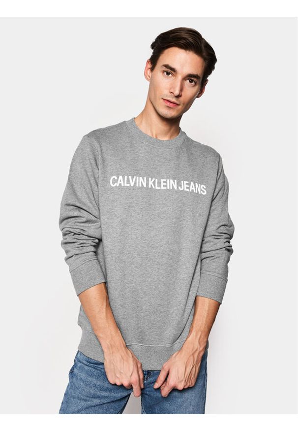 Calvin Klein Jeans Bluza J30J307757 Szary Regular Fit. Kolor: szary. Materiał: bawełna