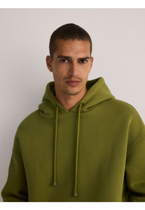 Reserved - Bluza z kapturem - zielony. Typ kołnierza: kaptur. Kolor: zielony. Materiał: bawełna, dzianina