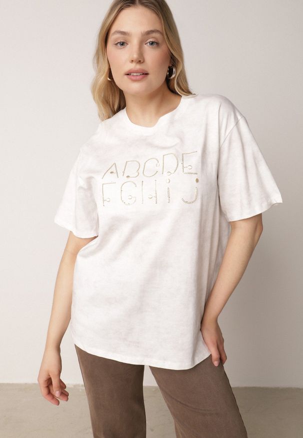 Born2be - Biały Oversizowy T-shirt z Bawełny Zdobiony Haftem z Cekinami Pidella. Okazja: na co dzień. Kolor: biały. Materiał: bawełna. Wzór: haft, aplikacja. Styl: casual, elegancki