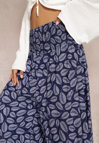 Renee - Granatowe Bawełniane Spodnie z Szerokimi Nogawkami 7/8 i Gumką w Pasie Elenthe. Kolor: niebieski. Materiał: bawełna. Wzór: aplikacja #4