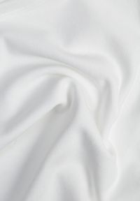 Renee - Biały Krótki T-shirt Basic z Okrągłym Dekoltem Gresalor. Okazja: na co dzień. Kolor: biały. Materiał: jeans, zamsz. Długość: krótkie. Styl: klasyczny, casual #7