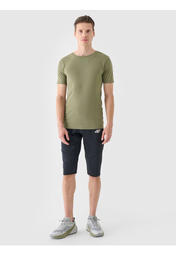 4f - 4F Spodenki treningowe męskie - czarne XL. Kolor: czarny. Materiał: dzianina, materiał, syntetyk, włókno, elastan. Długość: krótkie. Wzór: jednolity, gładki, ze splotem. Sport: fitness