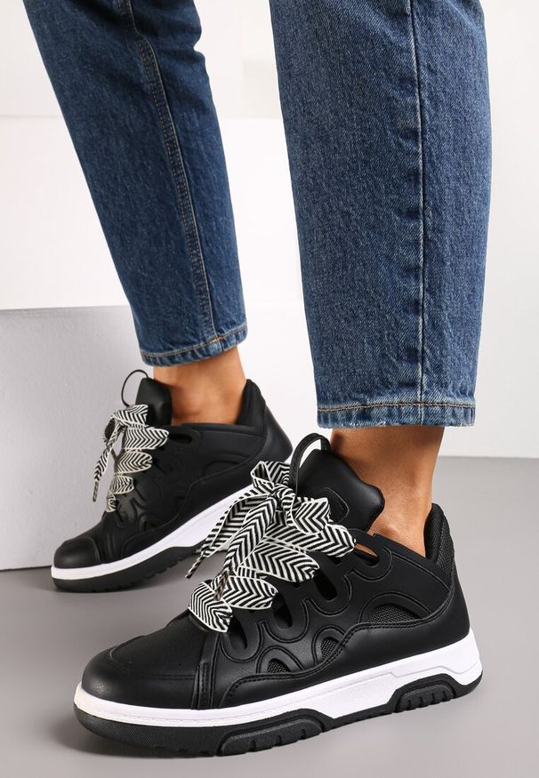 Renee - Czarne Sneakersy z Szerokimi Sznurówkami Nolita. Okazja: na co dzień. Kolor: czarny