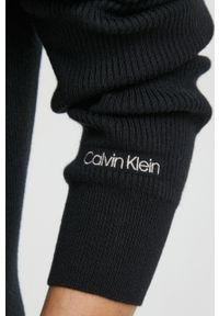 Calvin Klein sweter z domieszką wełny damski kolor czarny lekki. Kolor: czarny. Materiał: wełna. Długość rękawa: raglanowy rękaw. Styl: klasyczny #3
