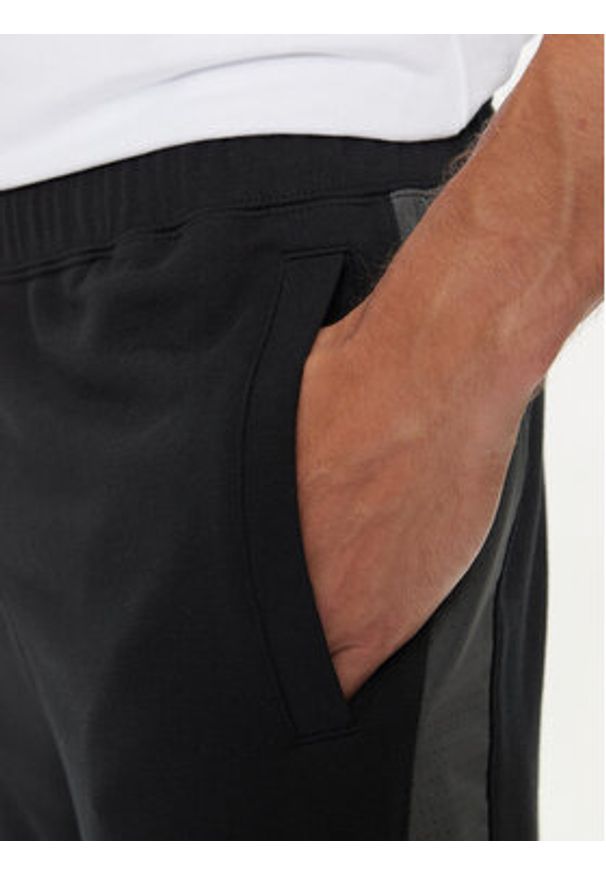Nike Szorty sportowe FZ4708 Czarny Regular Fit. Kolor: czarny. Materiał: bawełna. Styl: sportowy