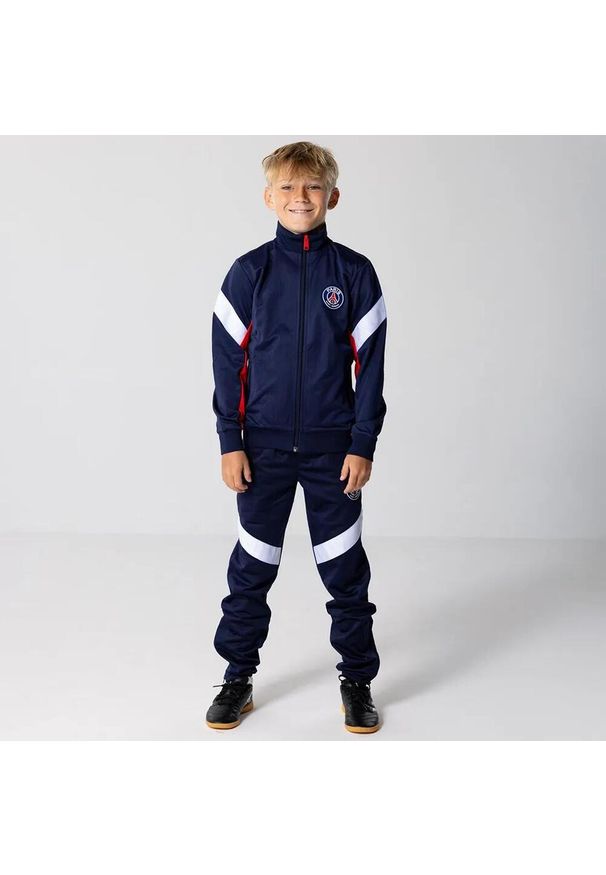 PSG - Dres piłkarski dziecięcy Paris Saint-Germain 24/25. Kolor: czerwony, niebieski, wielokolorowy. Materiał: dresówka. Styl: sportowy, elegancki