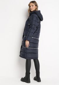 Born2be - Granatowa Pikowana Kurtka Płaszcz z Regulowaną Długością Maakana. Kolor: niebieski. Materiał: jeans, tkanina. Sezon: zima, jesień, wiosna. Styl: klasyczny, elegancki #4