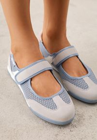 Renee - Granatowe Tenisówki Typu Sneakeriny Ozdobione Napisem Emirinne. Okazja: na co dzień. Zapięcie: rzepy. Kolor: niebieski. Wzór: aplikacja, napisy. Styl: casual #3