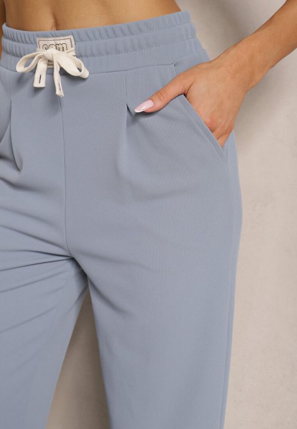 Renee - Niebieskie Spodnie High Waist z Prostą Nogawką i Gumką w Pasie Fadesa. Okazja: na co dzień. Stan: podwyższony. Kolor: niebieski. Styl: casual