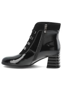 Czarne Botki S.Barski Modne Lakierowane Buty Damskie. Okazja: na co dzień. Zapięcie: pasek. Kolor: czarny. Materiał: lakier. Wzór: geometria, gładki. Obcas: na obcasie. Styl: casual, elegancki. Wysokość obcasa: średni #7