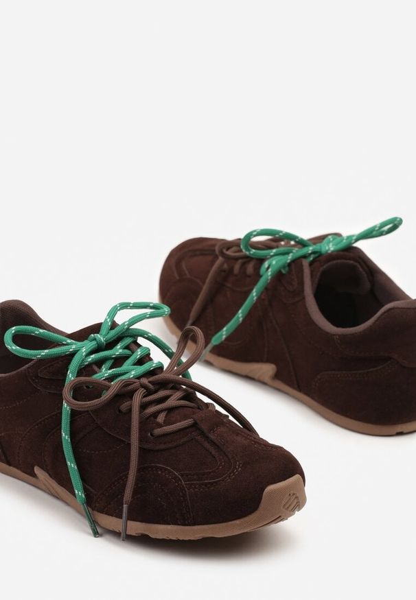 Renee - Brązowe Sneakersy Ozdobione Podwójnym Sznurowaniem Lirania. Okazja: na co dzień. Zapięcie: sznurówki. Kolor: brązowy. Materiał: jeans. Wzór: aplikacja. Obcas: na obcasie. Wysokość obcasa: niski