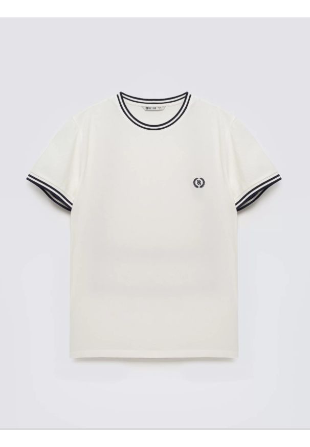 Big-Star - Koszulka męska z kontrastowym wykoŅczeniem biała Polias 100. Kolor: biały. Materiał: materiał, bawełna. Wzór: ze splotem, haft. Styl: klasyczny