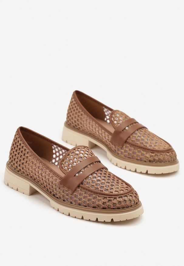 Renee - Brązowe Ażurowe Mokasyny z Ozdobnym Paskiem Uliarwena. Okazja: na co dzień. Zapięcie: pasek. Kolor: brązowy. Materiał: jeans. Wzór: ażurowy. Styl: casual, klasyczny