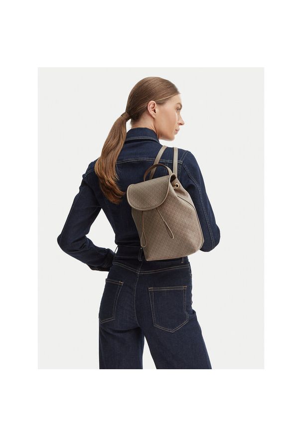 Plecak Calvin Klein. Kolor: beżowy