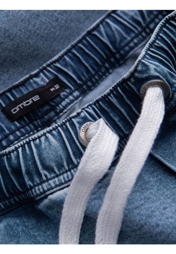 Ombre Clothing - Podwinięte jeansowe krótkie spodenki męskie z przeszyciami – jasnoniebieskie V1 OM-SRDS-0101 - XL. Kolor: niebieski. Materiał: jeans. Długość: krótkie. Wzór: aplikacja. Sezon: lato