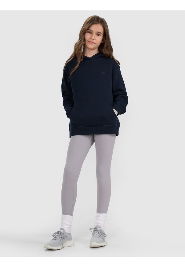 4f - 4F Bluza dresowa nierozpinana z kapturem dziewczęca - granatowa 122 (6-7 lat). Okazja: na co dzień. Typ kołnierza: kaptur. Kolor: niebieski. Materiał: dresówka. Wzór: ze splotem, gładki. Sezon: lato. Styl: casual, sportowy