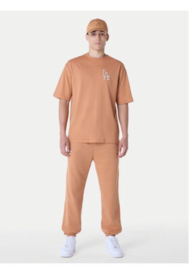 New Era T-Shirt LA Dodgers MLB League Essential 60596179 Pomarańczowy Regular Fit. Kolor: pomarańczowy. Materiał: bawełna