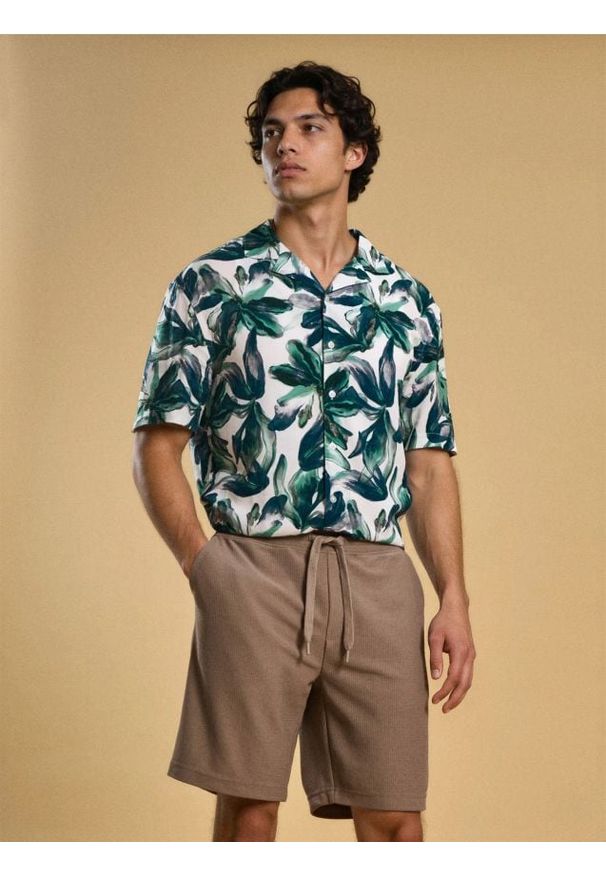 Sinsay - Szorty basic - beżowy. Kolor: beżowy