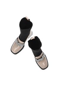 Beżowe Skarpetkowe Botki S.Barski Damskie Modne Obuwie. Okazja: na co dzień. Nosek buta: czworokąt. Zapięcie: klamry. Kolor: beżowy. Szerokość cholewki: normalna. Materiał: skóra ekologiczna, lakier, jeans. Obcas: na obcasie. Styl: casual, elegancki. Wysokość obcasa: średni #6