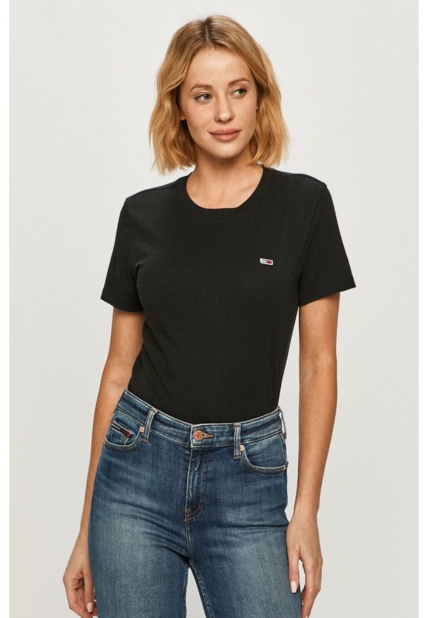 Tommy Jeans - T-shirt. Okazja: na co dzień. Kolor: czarny. Materiał: dzianina. Wzór: gładki. Styl: casual