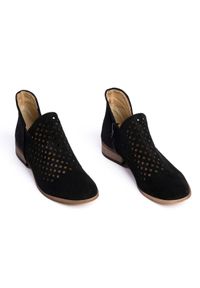 Inna - Półbuty ażurowe zamszowe czarne Optimo-41. Okazja: do pracy. Kolor: czarny. Materiał: zamsz. Wzór: ażurowy. Obcas: na obcasie. Styl: elegancki, klasyczny. Wysokość obcasa: średni #4