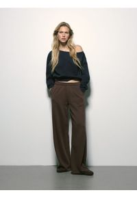 Reserved - Bluza z odkrytymi ramionami - granatowy. Kolor: niebieski. Materiał: dzianina, bawełna. Długość: krótkie #1