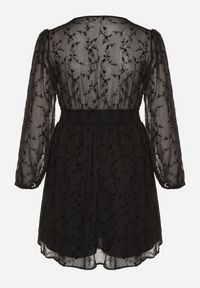 Born2be - Czarna Rozkloszowana Sukienka z Siateczki z Kwiatowym Wzorem Vidnessa. Okazja: na co dzień. Typ kołnierza: dekolt w kształcie V. Kolekcja: plus size. Kolor: czarny. Materiał: poliester. Wzór: kwiaty. Typ sukienki: dla puszystych. Styl: klasyczny, casual #5