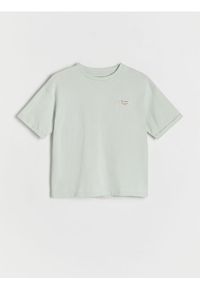 Reserved - T-shirt oversize z naszywką - jasnoszary. Kolor: szary. Materiał: bawełna, dzianina. Wzór: aplikacja #1