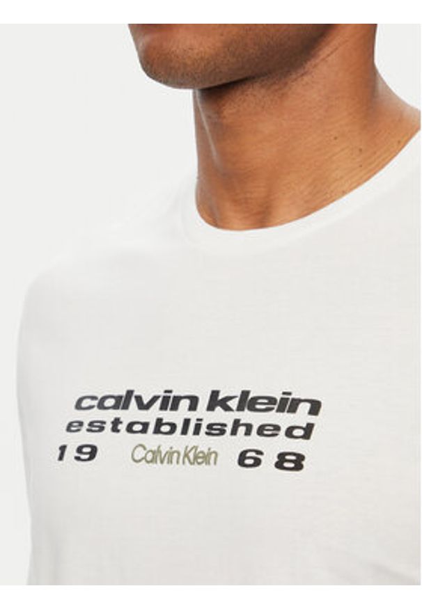 Calvin Klein Jeans T-Shirt SS 30s EU LV04RG800G Biały Regular Fit. Kolor: biały. Materiał: bawełna