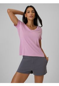 4f - 4F T-shirt regular z modalem damski - różowy XL. Okazja: na co dzień. Typ kołnierza: dekolt w serek. Kolor: różowy. Materiał: materiał, skóra, dzianina. Styl: casual #1