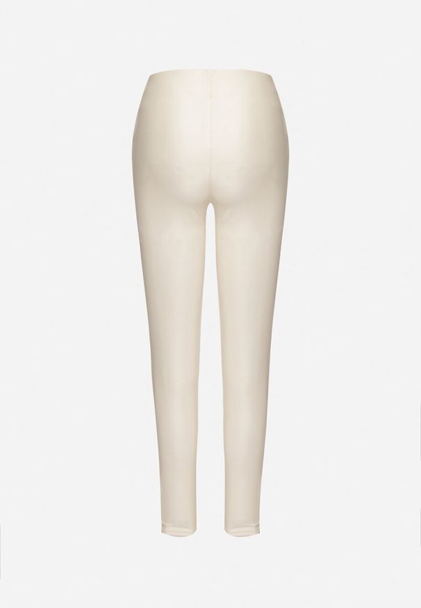 Born2be - Białe Legginsy z Ekoskóry z Guzikami Wysokim Stanem i Gumką w Talii Sintheria. Okazja: na co dzień, na spacer. Stan: podwyższony. Kolor: biały. Materiał: materiał, kaszmir. Wzór: aplikacja. Sezon: jesień. Styl: casual, elegancki