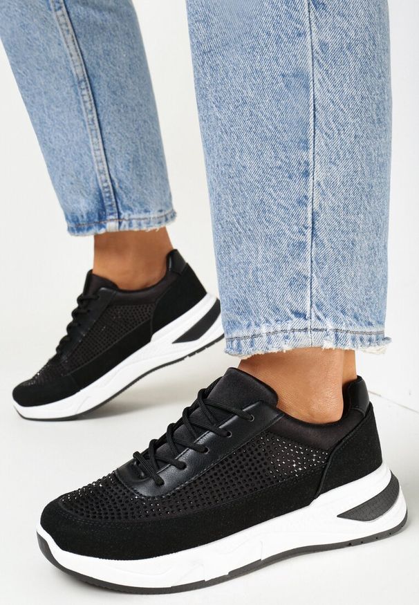 Born2be - Czarne Sneakersy z Cyrkoniami na Cholewce Diselva. Kolor: czarny. Szerokość cholewki: normalna