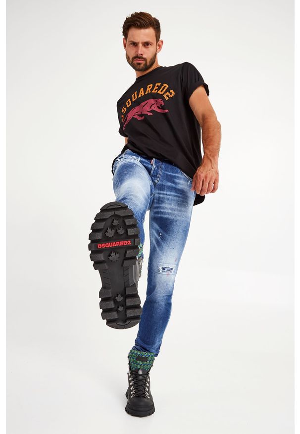 Trapery męskie skórzane DSQUARED2. Materiał: skóra. Szerokość cholewki: normalna. Wzór: aplikacja, nadruk