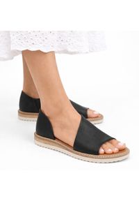 Sandały damskie Artiker, wykonane ze skóry naturalnej licowej z odkrytym przodem szerokimi paskami po bokach i przeszyciem wokół podeszwy, czarne, 46. Nosek buta: otwarty. Zapięcie: pasek. Kolor: czarny. Materiał: skóra. Sezon: lato. Styl: klasyczny #1
