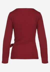 Born2be - Bordowa Bluzka Ozdobiona Wiązaniem Esterea. Okazja: na co dzień. Kolor: czerwony. Materiał: jeans. Wzór: aplikacja. Styl: casual, elegancki #2