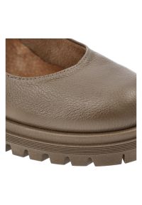 Brązowe Półbuty Armodo Eleganckie Obuwie Damskie Na Obcasie. Okazja: na co dzień, na spotkanie biznesowe. Zapięcie: klamry. Kolor: brązowy. Materiał: skóra. Obcas: na obcasie. Styl: elegancki. Wysokość obcasa: średni #5