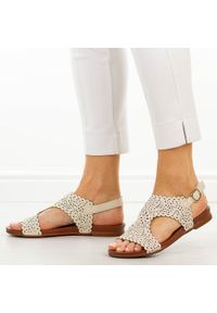 Beżowe płaskie sandały damskie M.Daszyński 1958-11. Okazja: na spacer, na co dzień. Kolor: beżowy. Materiał: skóra. Wzór: ażurowy. Sezon: wiosna, lato. Styl: casual, elegancki, klasyczny, wakacyjny #1