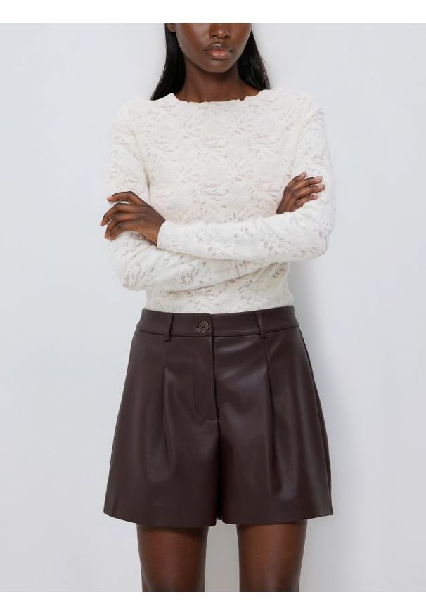 Reserved - Szorty z imitacji skóry - bordowy. Kolor: czerwony. Materiał: skóra