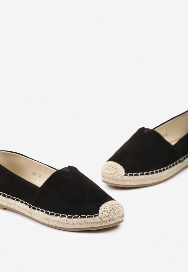 Born2be - Czarne Płaskie Espadryle Ozdobione Jutową Plecionką Noraille. Kolor: czarny. Wzór: aplikacja. Styl: wakacyjny, klasyczny