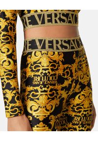 Versace Jeans Couture - VERSACE JEANS COUTURE - Leginsy z nadrukiem barokowym. Kolor: czarny. Materiał: materiał. Wzór: nadruk #3
