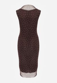 Born2be - Brązowa Sukienka w Kropki z Dekoltem w Kształcie Łódki o Dopasowanym Fasonie Kallironis. Okazja: na spotkanie biznesowe, na co dzień. Typ kołnierza: dekolt w łódkę. Kolor: brązowy. Materiał: materiał. Długość rękawa: bez rękawów. Wzór: kropki. Typ sukienki: proste, dopasowane. Styl: elegancki, biznesowy, casual #2