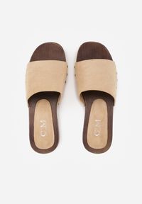 Renee - Beżowe Klapki z Nitami Lephiaphe. Okazja: na co dzień. Kolor: beżowy. Wzór: aplikacja. Sezon: lato. Styl: casual, elegancki #2